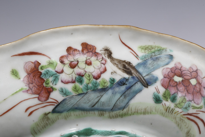 古玩陶瓷晚清·粉彩花鳥紋海棠形供盤拍賣，當前價格128元
