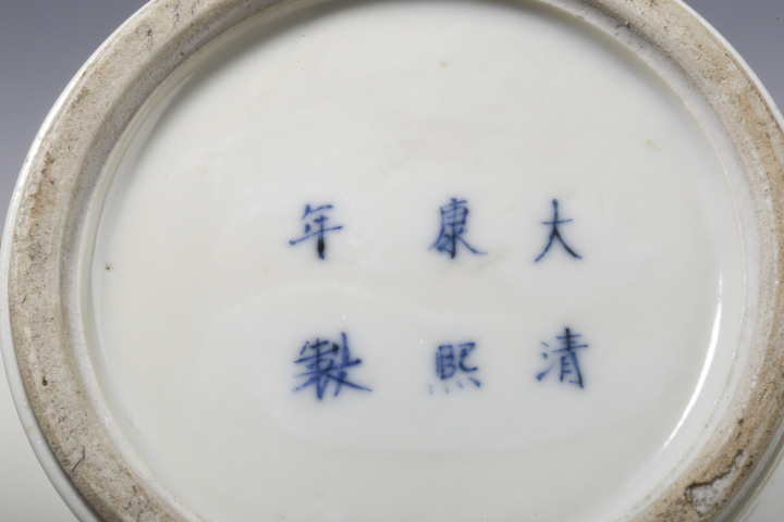 古玩陶瓷晚清·五彩山水人物紋蒜頭瓶拍賣，當(dāng)前價(jià)格8136元