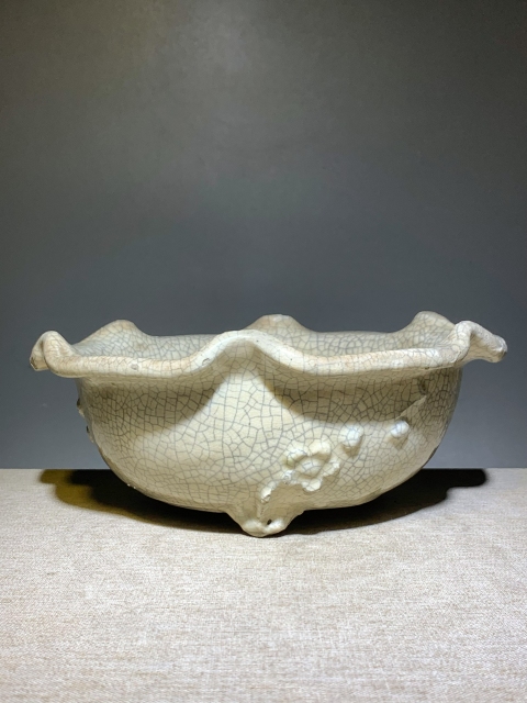 古玩陶瓷清早期哥釉梅花紋荷葉洗拍賣,當前價格1588元