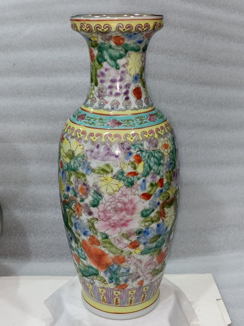 古玩陶瓷粉彩雙龍百花紋瓶拍賣,當(dāng)前價格1888元