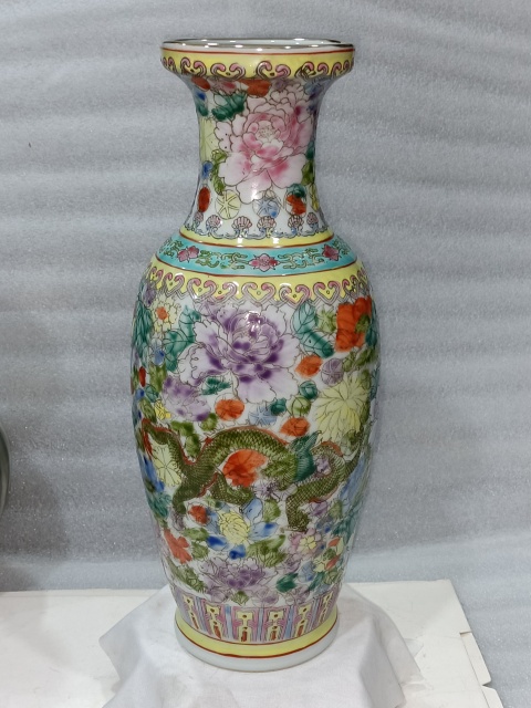 古玩陶瓷粉彩雙龍百花紋瓶拍賣,當(dāng)前價格1888元