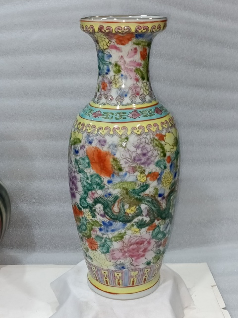 古玩陶瓷粉彩雙龍百花紋瓶拍賣,當(dāng)前價格1888元