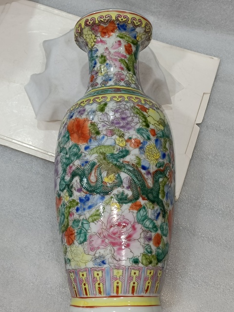 古玩陶瓷粉彩雙龍百花紋瓶拍賣,當(dāng)前價格1888元