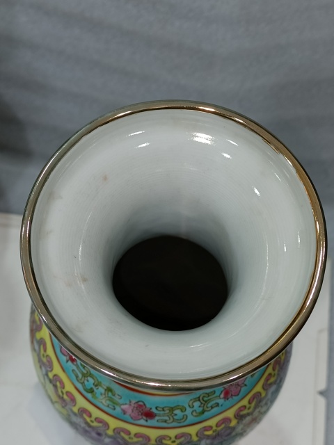 古玩陶瓷粉彩雙龍百花紋瓶拍賣,當(dāng)前價格1888元