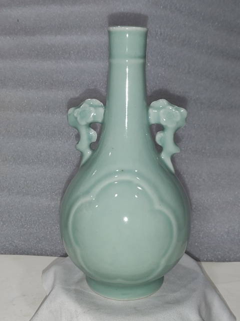古玩陶瓷龍泉窯青釉瓶拍賣,當前價格0元