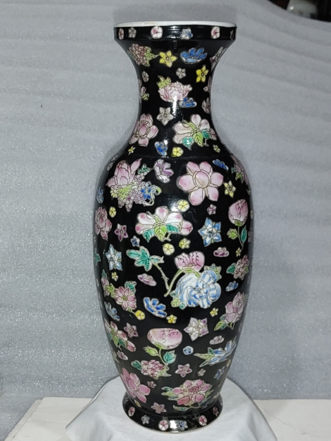 古玩陶瓷花卉紋瓶拍賣,當前價格0元