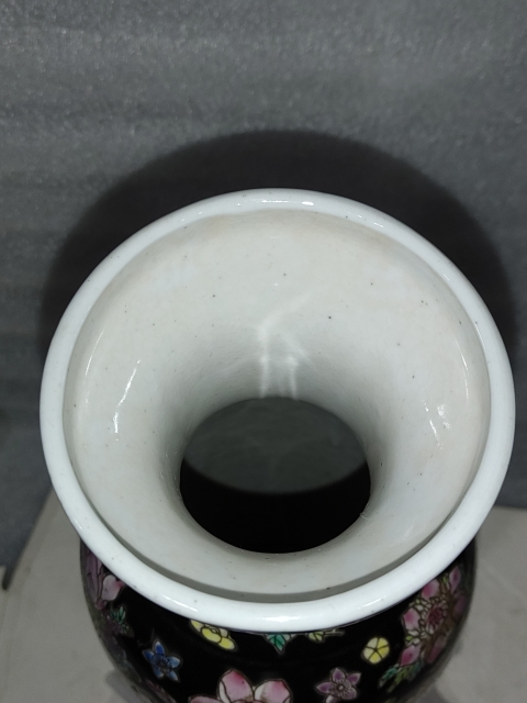 古玩陶瓷花卉紋瓶拍賣,當前價格0元