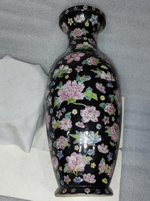 古玩陶瓷花卉紋瓶拍賣,當前價格0元