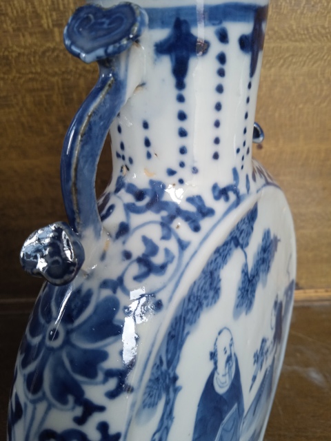 古玩陶瓷晚清青花開窗人物抱月瓶拍賣，當(dāng)前價(jià)格3999元