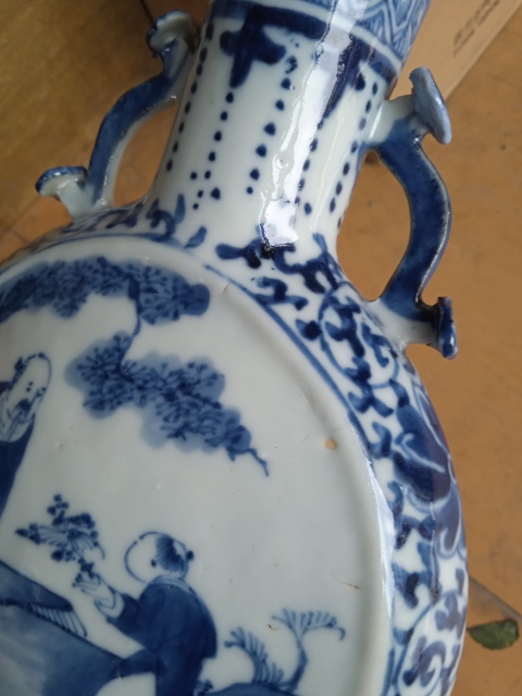 古玩陶瓷晚清青花開窗人物抱月瓶拍賣，當(dāng)前價(jià)格3999元