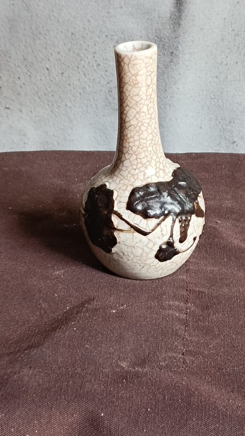 古玩陶瓷哥釉貼塑花卉紋小天球瓶拍賣，當前價格3200元