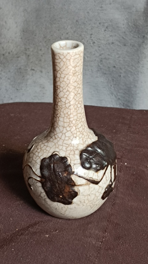 古玩陶瓷哥釉貼塑花卉紋小天球瓶拍賣，當前價格3200元