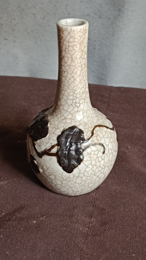 古玩陶瓷哥釉貼塑花卉紋小天球瓶拍賣，當前價格3200元