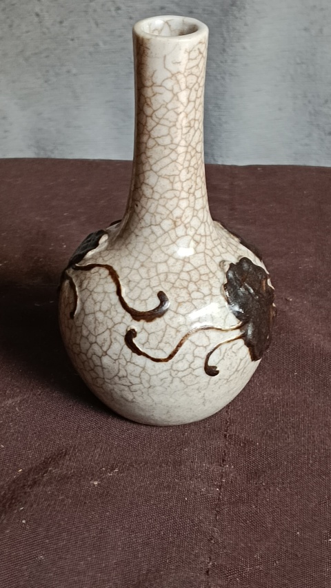 古玩陶瓷哥釉貼塑花卉紋小天球瓶拍賣，當前價格3200元