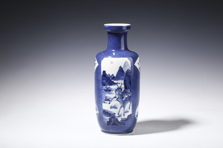 古玩陶瓷清光緒·灑藍釉開窗青花人物瑞獸紋棒槌瓶拍賣，當(dāng)前價格18870元