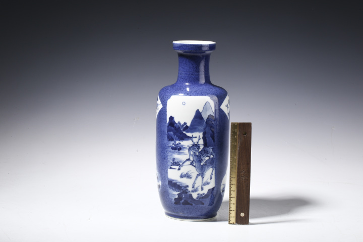 古玩陶瓷清光緒·灑藍釉開窗青花人物瑞獸紋棒槌瓶拍賣，當(dāng)前價格18870元
