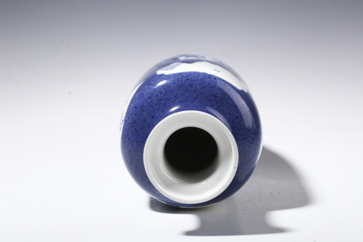 古玩陶瓷清光緒·灑藍釉開窗青花人物瑞獸紋棒槌瓶拍賣，當(dāng)前價格18870元