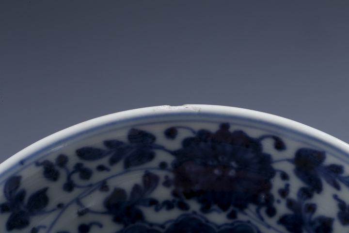 古玩陶瓷清乾隆·青花纏枝花卉海水紋高足貢盤拍賣，當前價格30000元