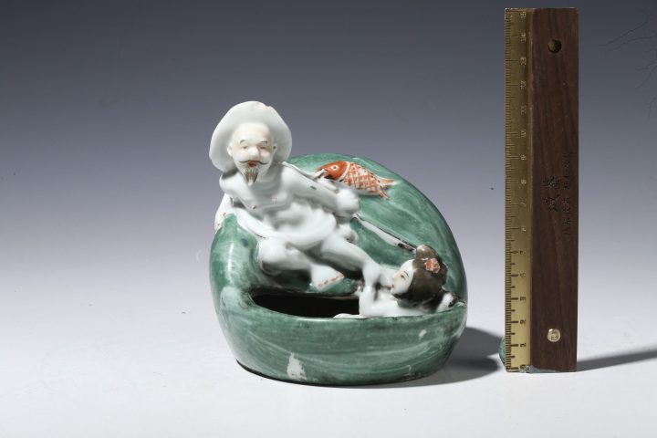 古玩陶瓷·粉彩漁翁戲蚌筆洗
真品鑒賞圖