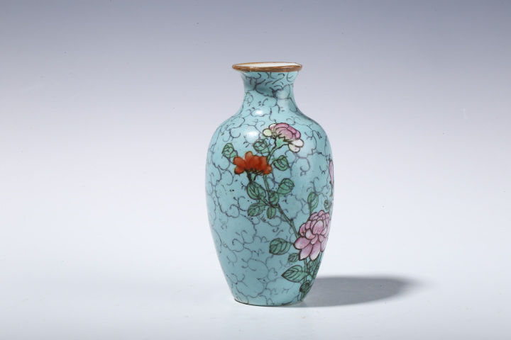 【芸術品】 緑松石粉彩花瓶 1個 芸術品】 緑松石粉彩花瓶 1個 | 五福茶荘
