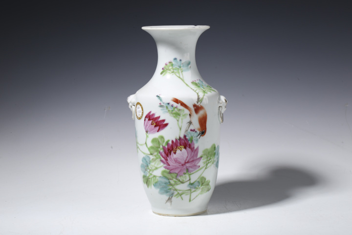 古玩陶瓷·淺絳彩花鳥詩文鋪首耳瓶
真品鑒賞圖