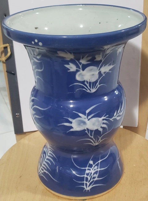 域鉴古玩】清中期蓝釉堆白花觚鉴定结果_清中期蓝釉堆白花觚真假鉴别