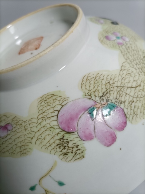古玩陶瓷晚清花蝶紋粉彩大碗拍賣，當(dāng)前價(jià)格2600元