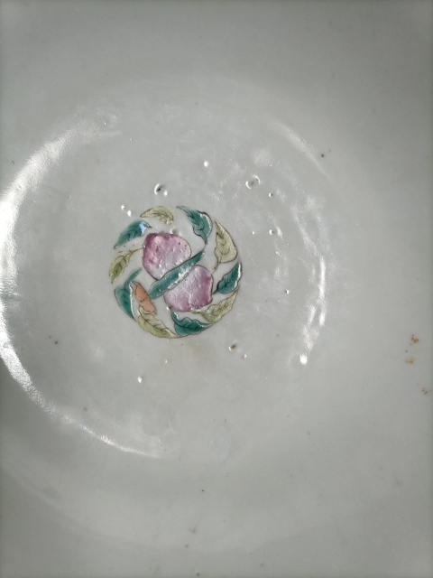 古玩陶瓷晚清花蝶紋粉彩大碗拍賣，當(dāng)前價(jià)格2600元