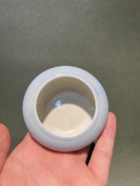 古玩陶瓷【精品單色釉】天藍釉大清乾隆年制款水盂、水洗拍賣，當前價格9000元