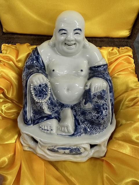 古玩陶瓷民國萬同順款青花彌勒笑佛拍賣,當(dāng)前價格25888元