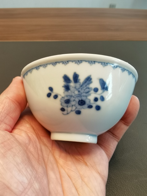 古玩陶瓷大清光緒年製官窯本朝款青花花卉紋茶圓拍賣,當前價格3500元