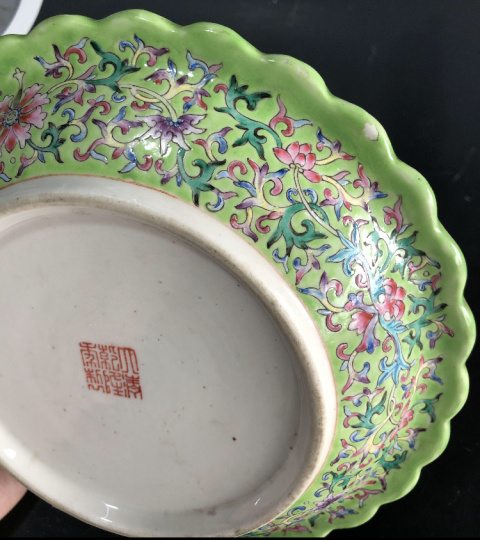 中国大清乾隆年製粉彩大合子 鉴藏课堂| 刘伟：清乾隆时期粉彩瓷器的鉴赏——从乾隆粉彩百鹿螭耳