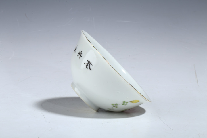 古玩陶瓷·粉彩花卉紋碗一對(duì)
真品鑒賞圖