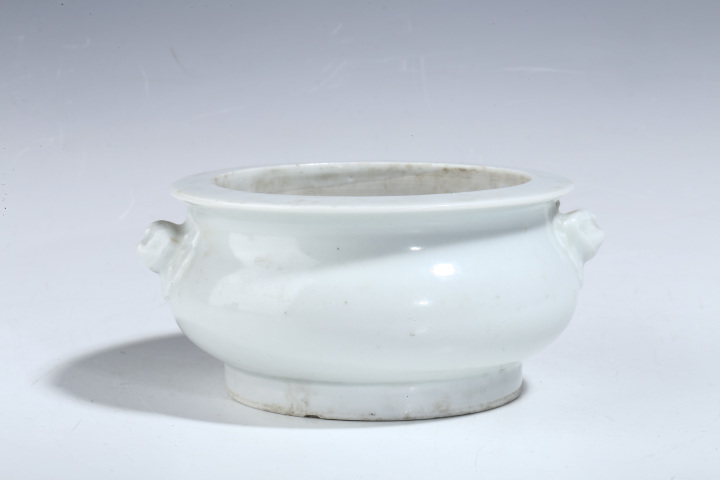 古玩陶瓷清中·德化窯白釉雙獅耳爐真品鑒賞圖