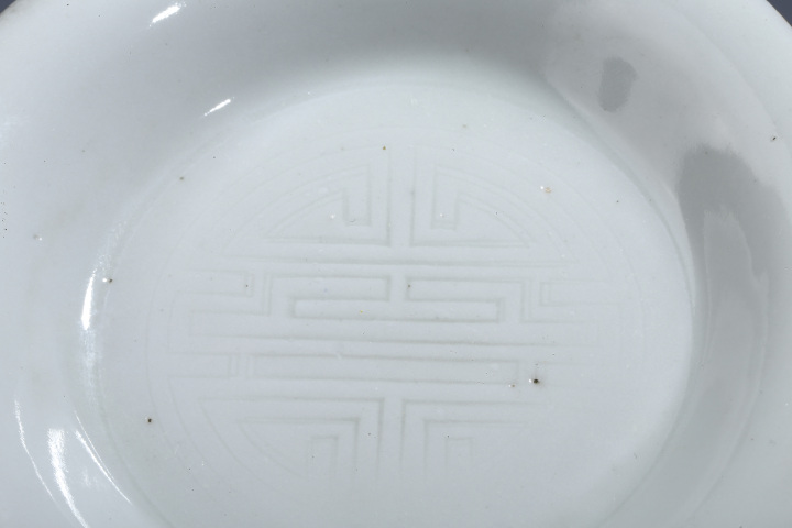 古玩陶瓷民國·白釉暗刻團壽紋盤（三件）拍賣，當前價格1500元