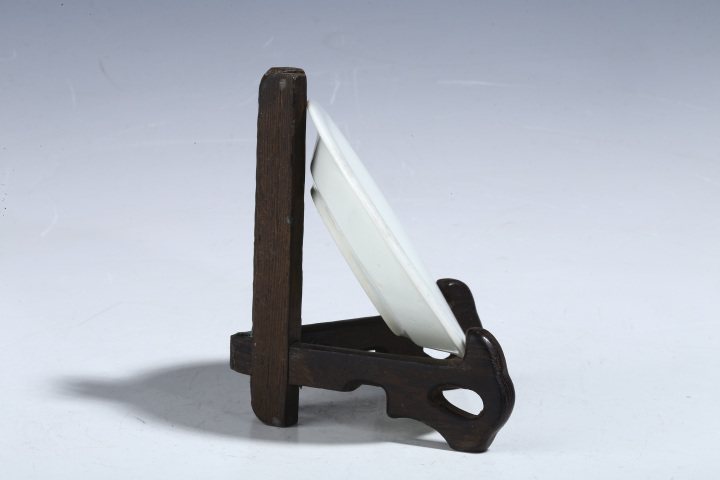 古玩陶瓷民國·白釉暗刻團壽紋盤（三件）拍賣，當前價格1500元