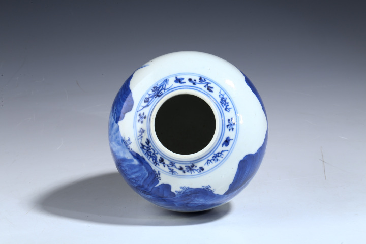 中国　青花　山水人物文　水注瓶　C　R7882 中国 青花 山水人物文 水注瓶 C R7882 - メルカリ