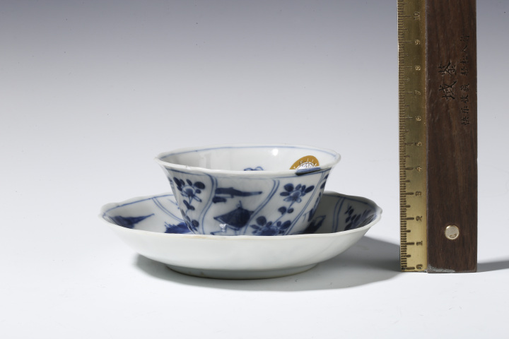 古玩陶瓷清康熙·青花開窗山水人物花卉紋花口杯碟拍賣，當前價格632元