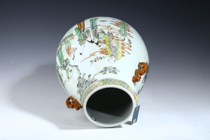 古玩陶瓷·五彩群仙祝壽紋雙螭龍耳尊
真品鑒賞圖