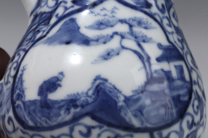 古玩陶瓷清康熙·青花開窗山水人物紋奶壺拍賣,當(dāng)前價格1552元