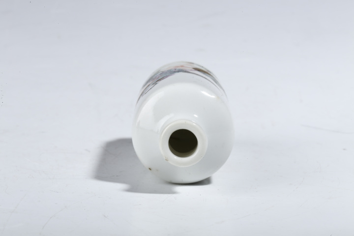 古玩陶瓷晚清·粉彩馭馬圖鼻煙壺真品鑒賞圖