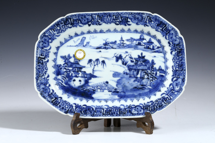 古玩陶瓷清乾隆·青花山水樓閣紋八方盤拍賣，當(dāng)前價格3300元