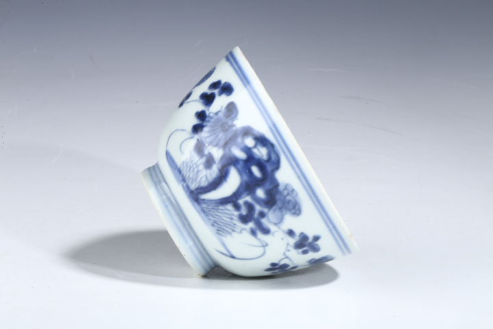 古玩陶瓷清康熙·青花洞石花卉紋碗拍賣，當前價格1490元
