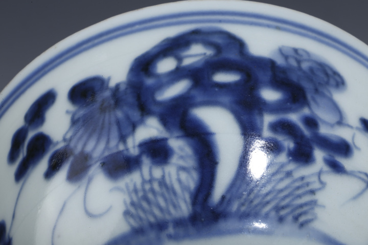 古玩陶瓷清康熙·青花洞石花卉紋碗拍賣，當前價格1490元
