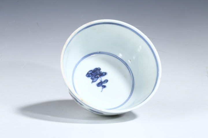 古玩陶瓷清康熙·青花洞石花卉紋碗拍賣，當前價格1490元