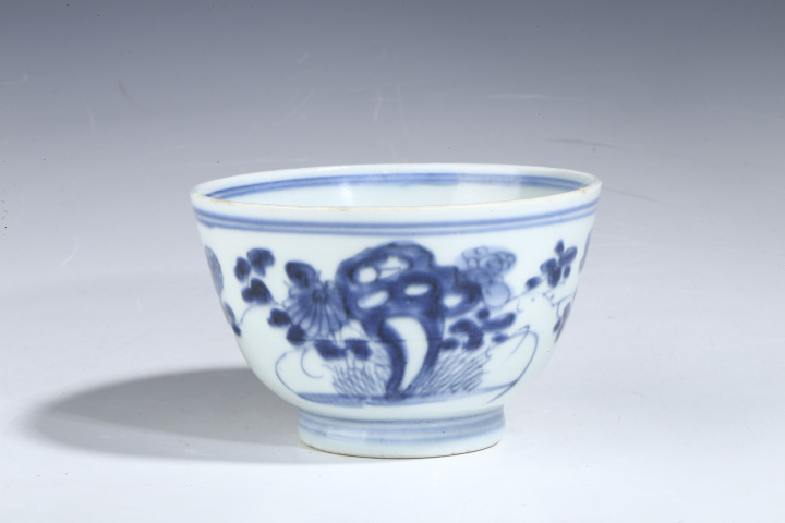 古玩陶瓷清康熙·青花洞石花卉紋碗拍賣，當前價格1490元