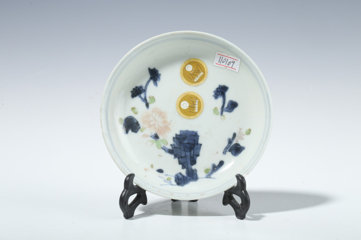 古玩陶瓷清早·青花加彩洞石花卉紋小盤拍賣,當前價格1900元