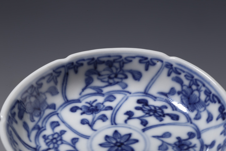 古玩陶瓷清乾隆·青花開窗花卉紋花口筆舔拍賣,當(dāng)前價格432元