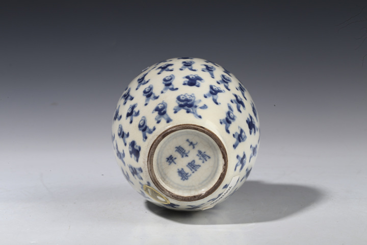 古玩陶瓷清光緒·煨瓷青花百子?jì)霊驁D蓋罐
真品鑒賞圖