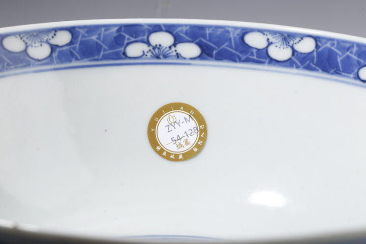 古玩陶瓷·青花冰梅開窗博古人物紋碗
真品鑒賞圖